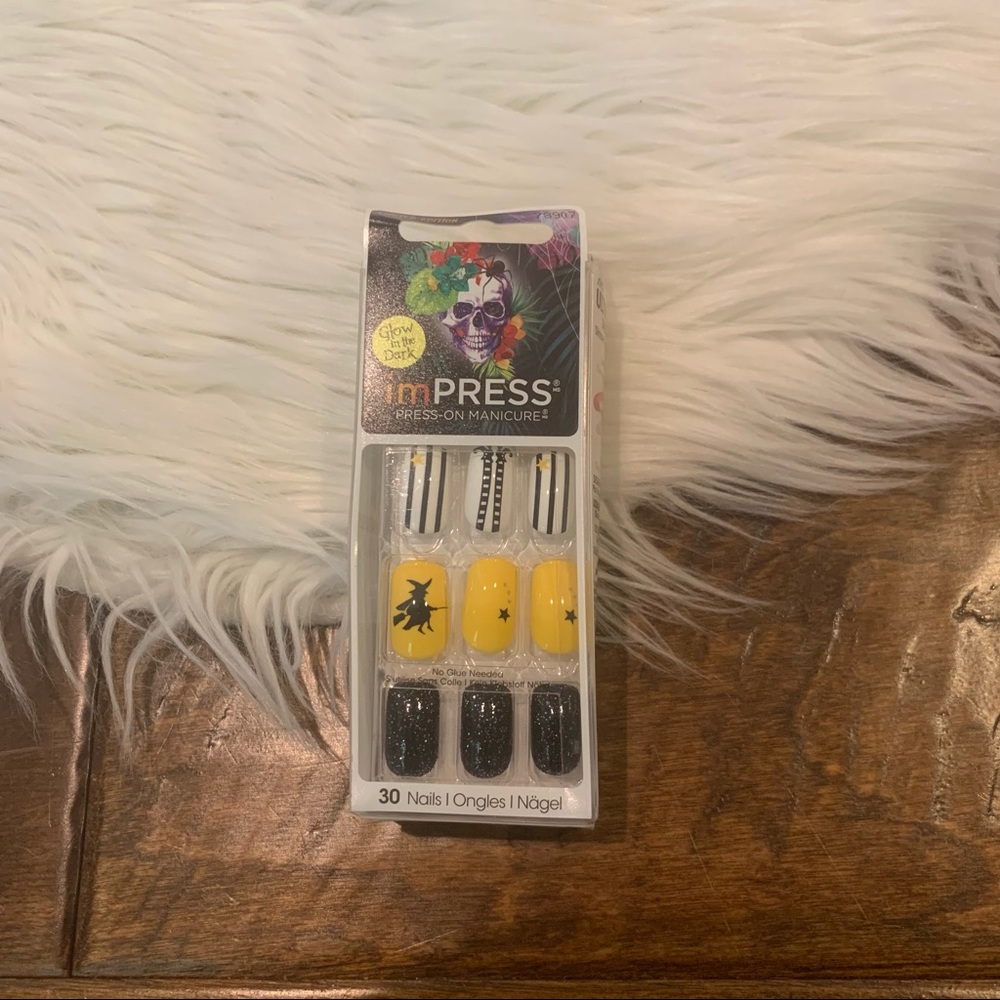 Kiss Nails Impress Nails Press On Manicure Glow In The Dark glittery
